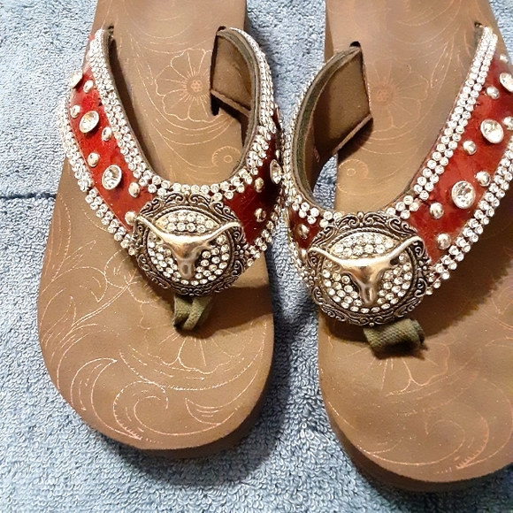 Bundle of Toes Sandals - Picture 12 of 16